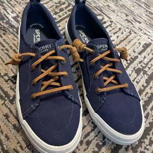 NWOT Sperry Crest Vibe Sneaker
